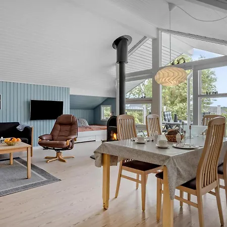 Сasa de vacaciones Three-bedroom In