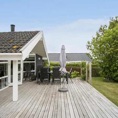 Three-bedroom In Semesterbostad