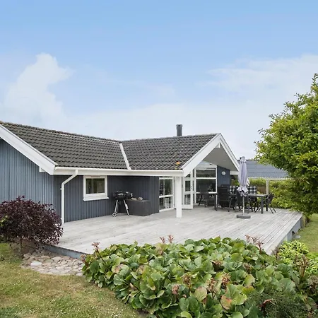 Three-bedroom In Semesterbostad Assens