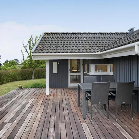 Three-bedroom In Semesterbostad